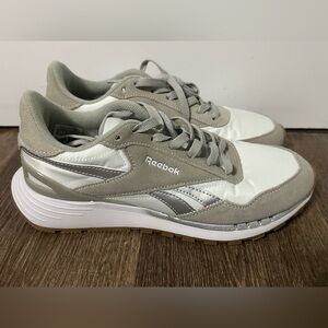 🆕 Reebok Classic Nylon 🤍 White and Gray 🩶sneakers women’s sz. 9.5 ✨new no box✨